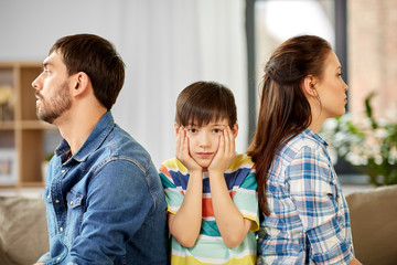 child sitting between two parents